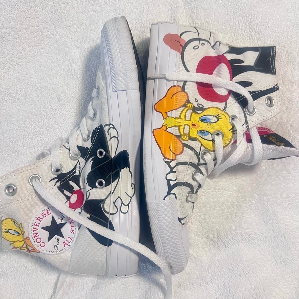 Converse All Star Women High-tops Chuck Looney Tunes Theme Size 7‎